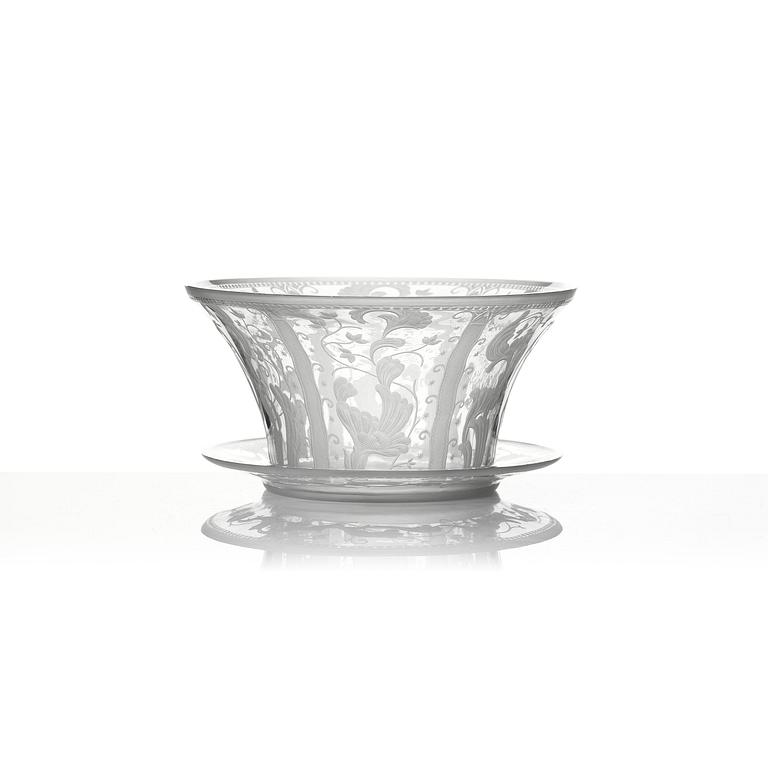 Simon Gate, an engraved Swedish Grace glass bowl on a plate, Orrefors, Sweden 1926, model 147.