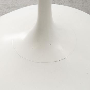 Eero Saarinen, 3 st stolar, "Tulip", Knoll.