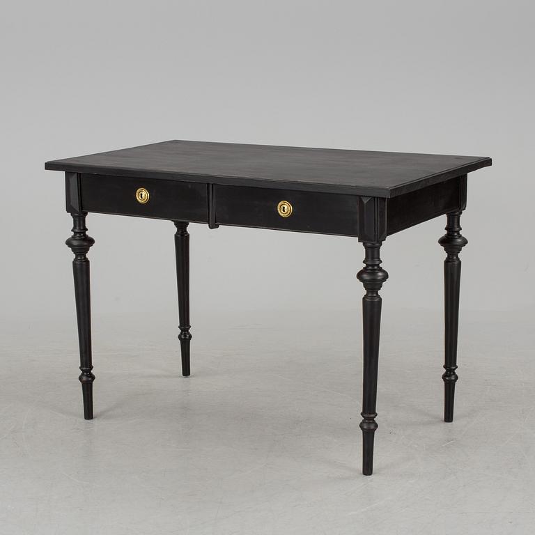 A late 1800s table.