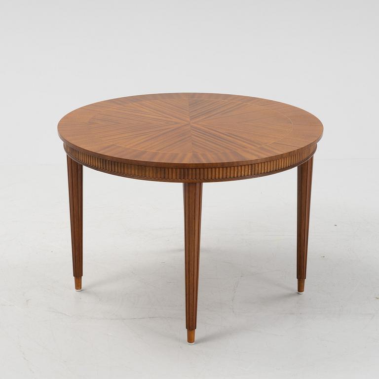 Svante Skogh, a mahogny veneered Swedish Modern coffee table, Förenades Möbler, Linköping, Sweden, 1940-tal.