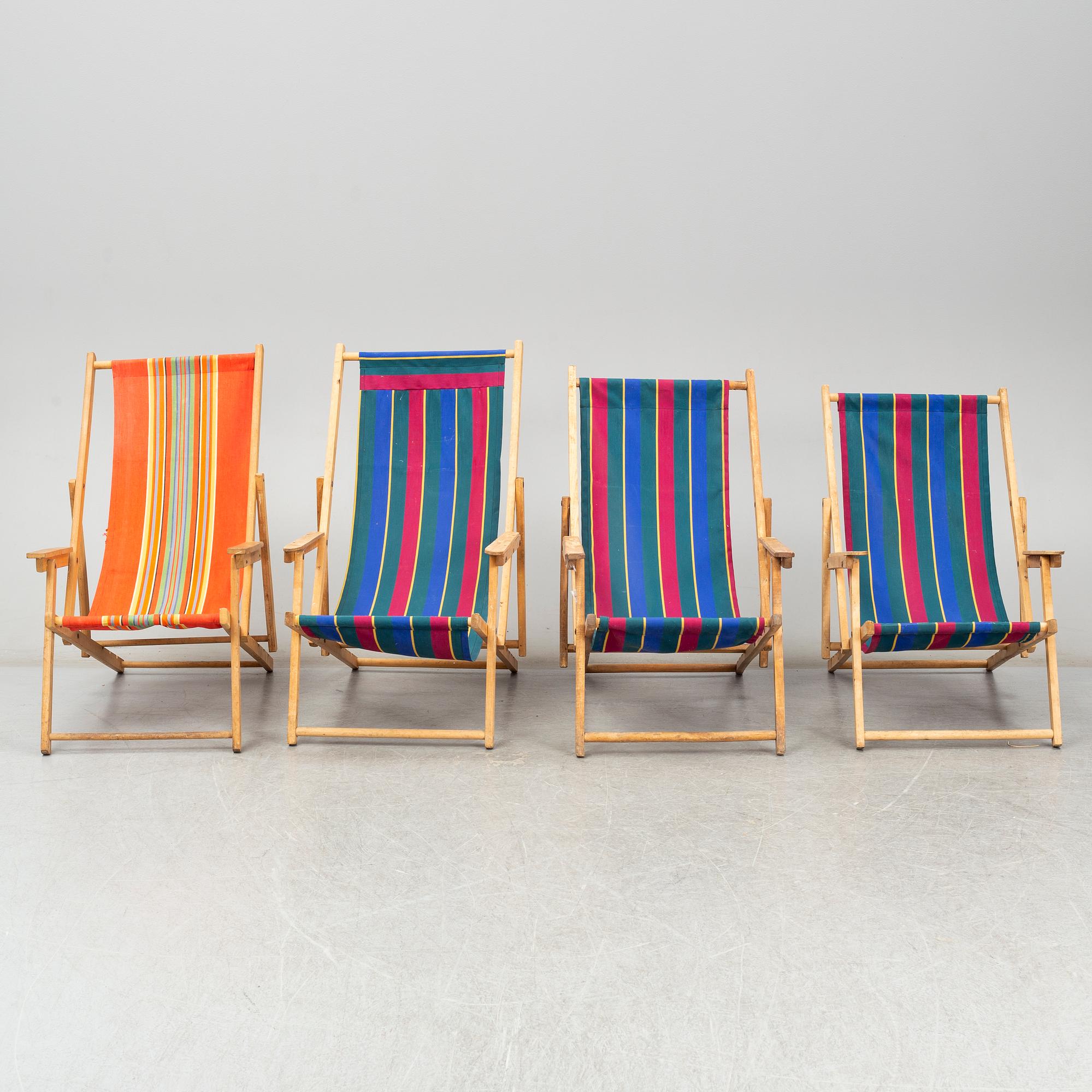Four collapsible birch deck chairs, mid-late 20th Century.
