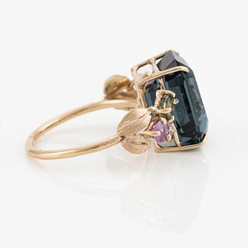 Ring, cocktail ring, with large blue topaz, pink and green tourmalines, and brilliant-cut diamonds.