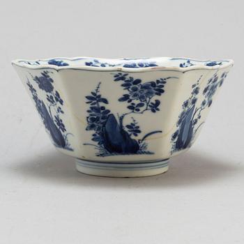 A blue and white six sided bowl, Qing dynasty, Kangxi (1662-1722).