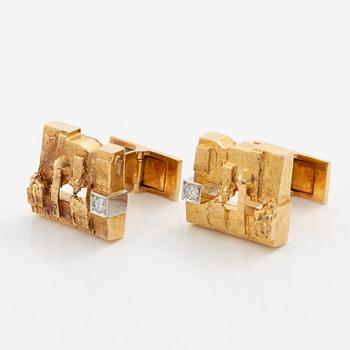 Björn Weckström, A pair of cufflinks, 18K gold with round brilliant-cut diamonds, Finland 1972.