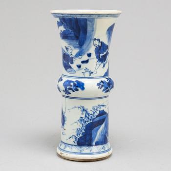 A blue and white vase, Transition, 17th/18th century.