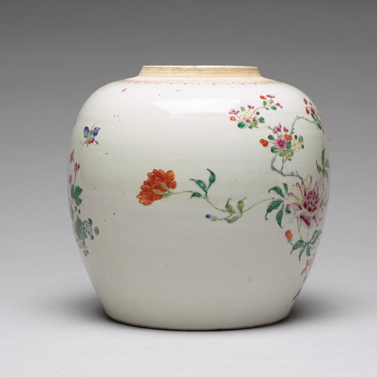 A famille rose jar, Qing dynasty, Qianlong (1736-95).