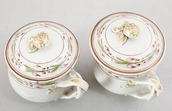 CREMEKOPPAR, 1 par, porslin, Kina, Qianlong 1736-1795.