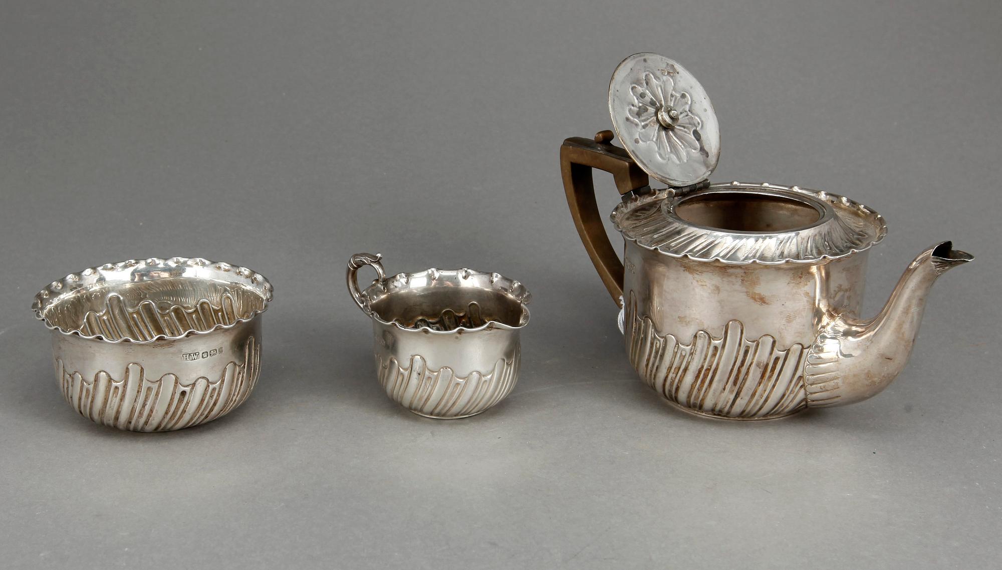 TESERVIS, 3 delar, silver, Henry Wigfull, Sheffield, England, bland annat 1894. Total vikt ca 418g.