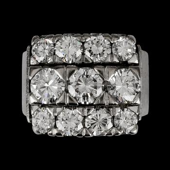 RING, 18k vitguld, briljantslipade diamanter tot ca2.20 ct. Dahlgren Hovjuvelerare, Stockholm 1970.