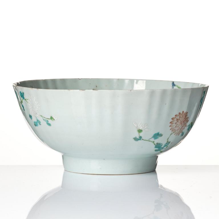 A famille rose bowl, Qing dynasty, Yongzheng (1723-35).