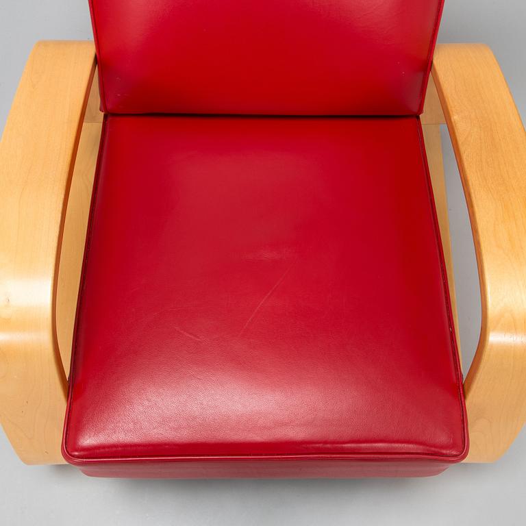 Alvar Aalto, nojatuoli ' High back tank'  E400 för Artek 1999. Ben af Sculten, rahi 445 Artek 1999.