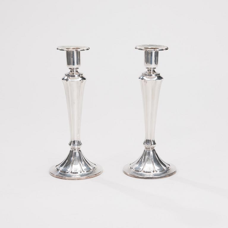 LJUSSTAKAR, silver, Auran Kultaseppä, Åbo 1978. Totalvikt 302 g.