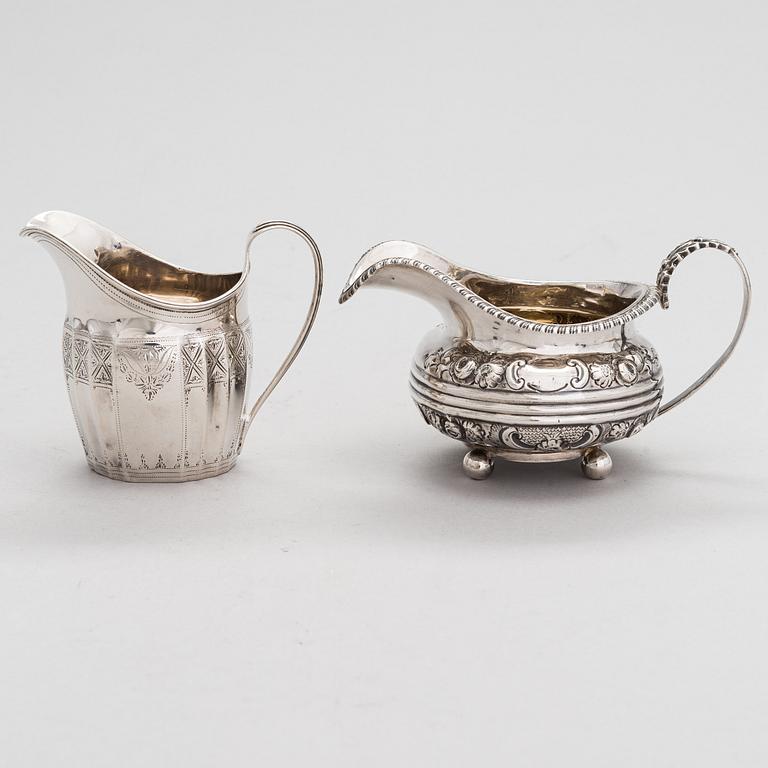 Two sterling silver milk jugs, London 1794 och 1828.