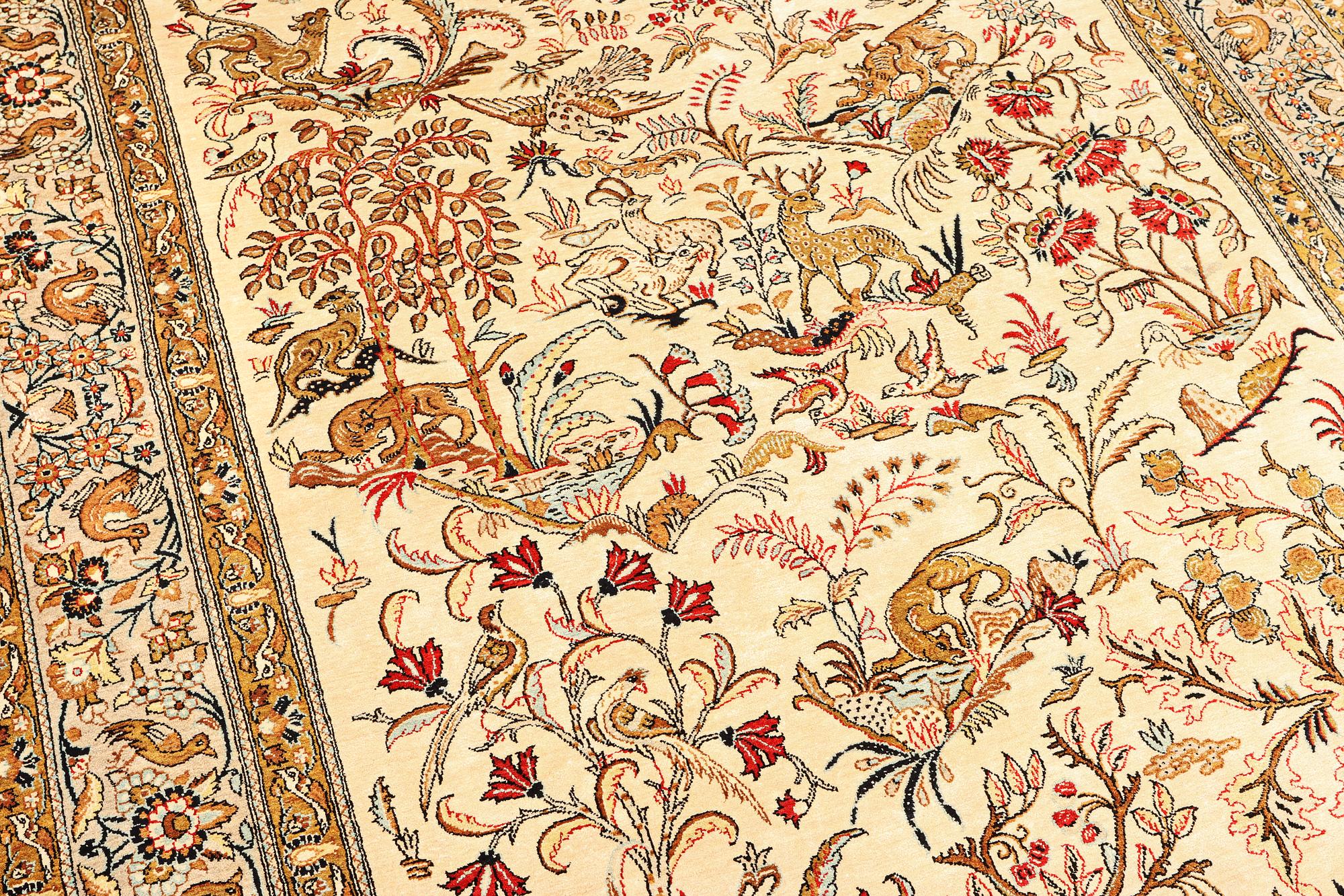 Matta, Ghom, silke, ca 207 x 136 cm.