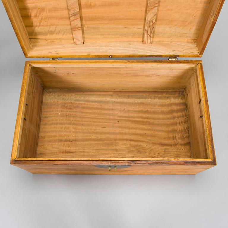 A Chinese wooden chest, first half of the 20th century.