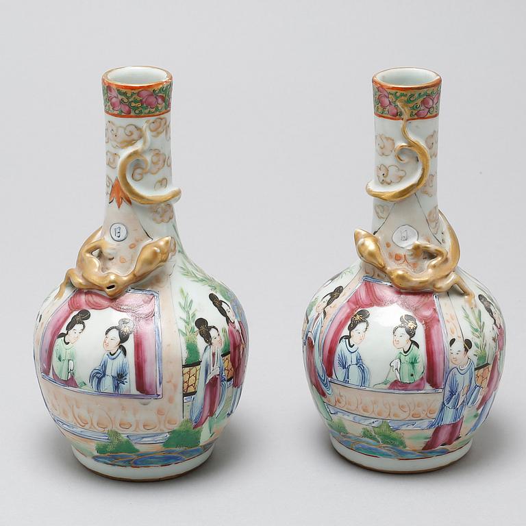 Two porcelain vases from China, late 19th century.