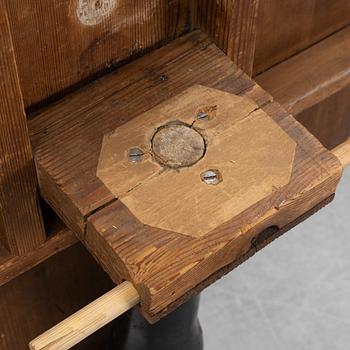 An alder veneered tilt-top table by Jacob Sjölin (Master 1767-1785, Köping and Kungsör).
