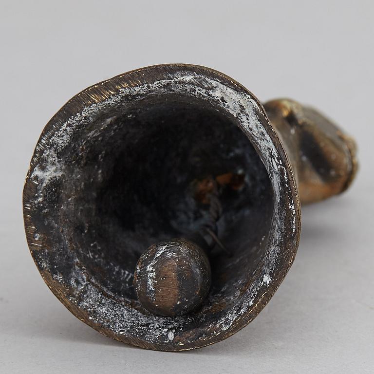 PRYDNADSFÖREMÅL, 4 st, 1800/1900-tal.