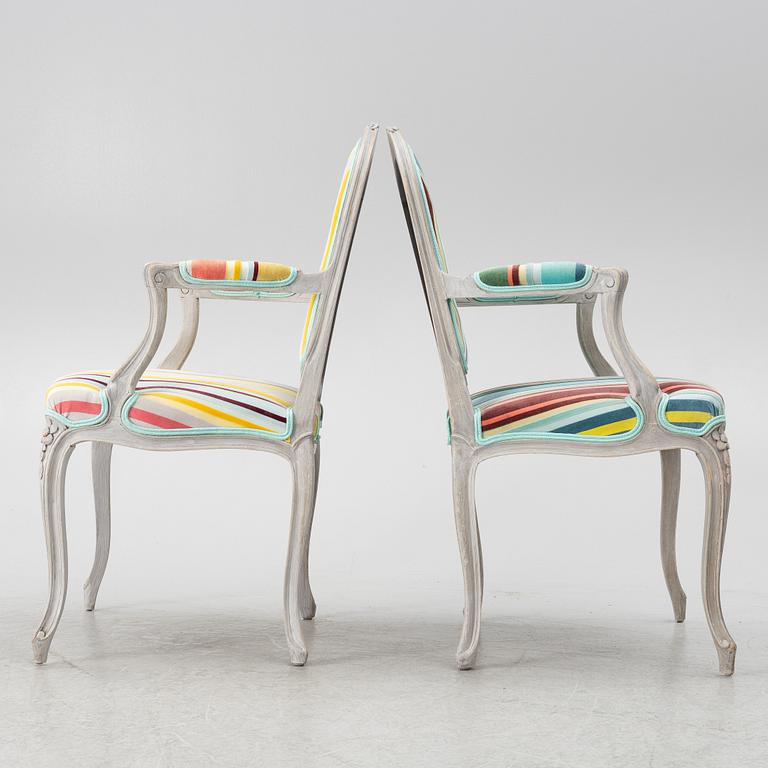 Karmstolar, ett par, rokokostil, 1900-tal.