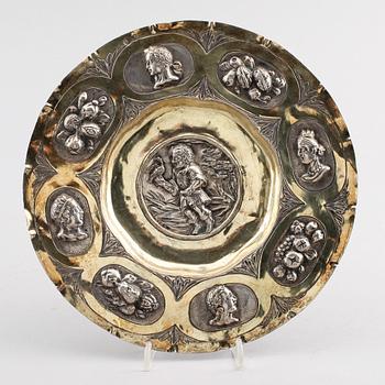 PRESENTERFAT, förgyllt silver, Jacob Pfaff, Nürnberg verksam 1677-1708. Vikt ca  123 gram.