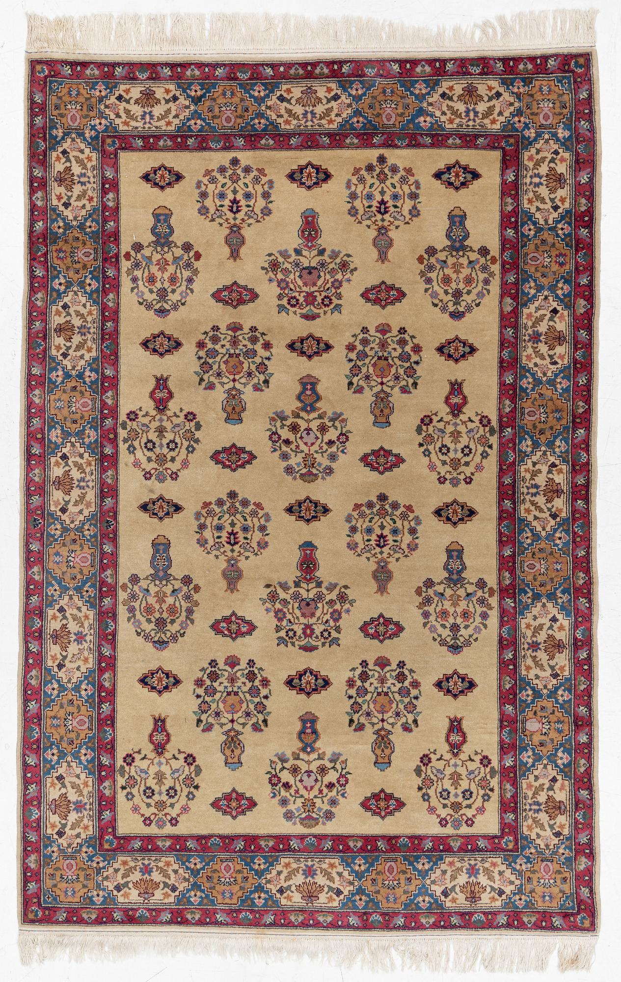 A 'Karistan' carpet, Romania, 275 x 182 cm.