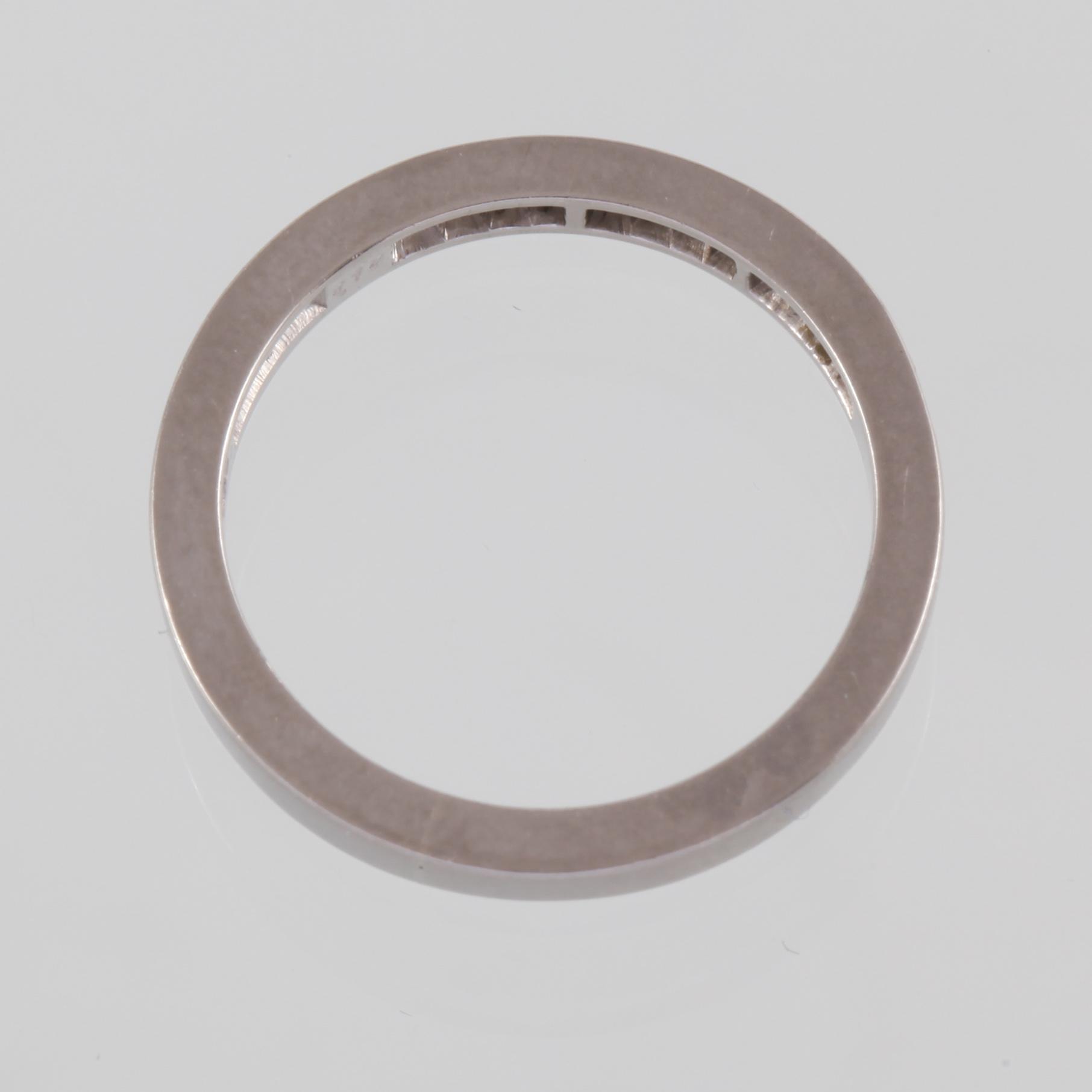 RING, 18K vitguld med åttkantslipadediamanter 0.10 ct, Gustav Dahlgren & Co, Malmö, 1961. Vikt 3,4 gram.