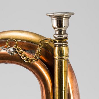 A COPPER AND BRASS HUNTING HORN, first half of the 20th century.