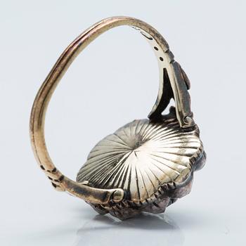 An 18K gold and silver ring with foil-backed rose-cut diamonds.