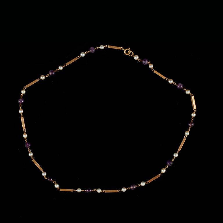 COLLIER, 18k guld, ametister och pärlor. Huskvarna Guldsmedsverkstad 1900-talets andra hälft. Tot ca 7 gram.