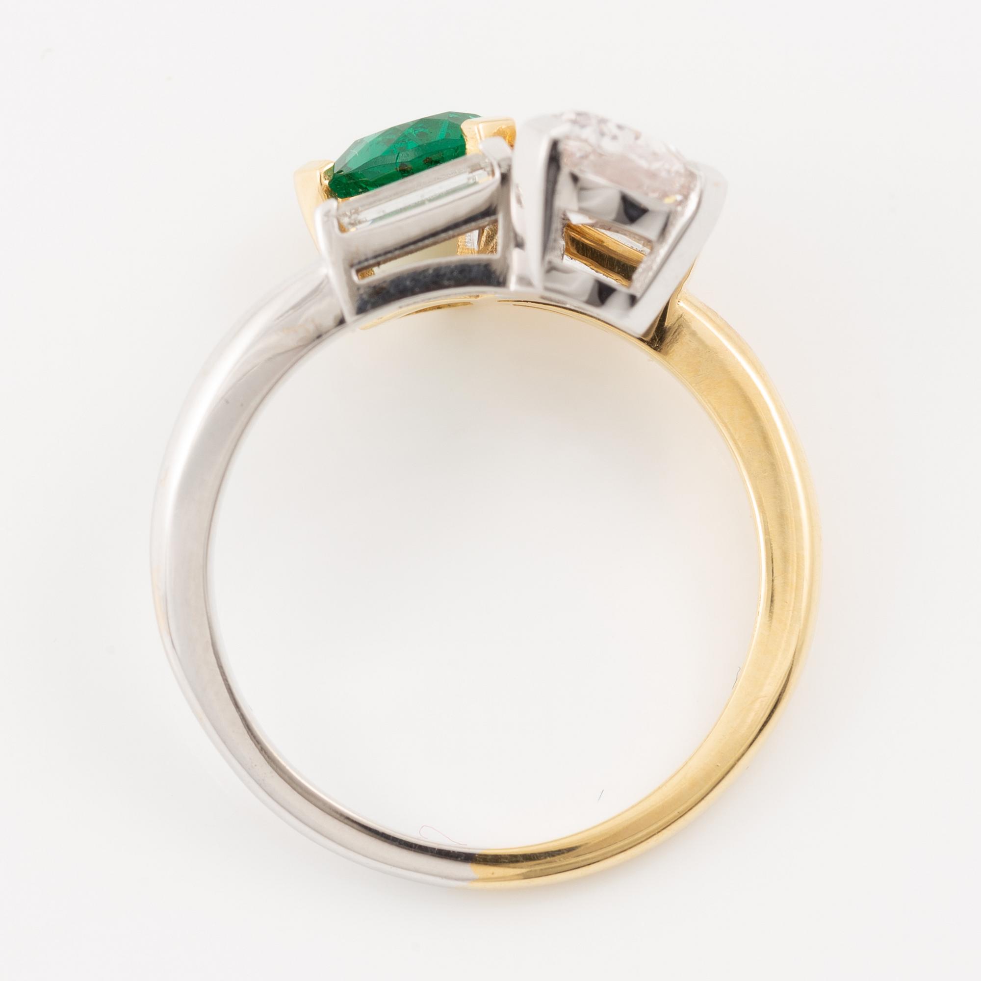 Ring, 18K gold with heart-shaped diamond and emerald.