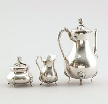 KAFFESERVIS, 3 delar, silver, svenska importstämplar, 1900-talets första hälft. Vikt ca 865 gram.