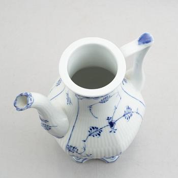 A group of three dishes and a cofee pot, "Blue fluted Full Lace" and "Blue Fluted Plain"/"Musselmalet", Royal Copenhagen.