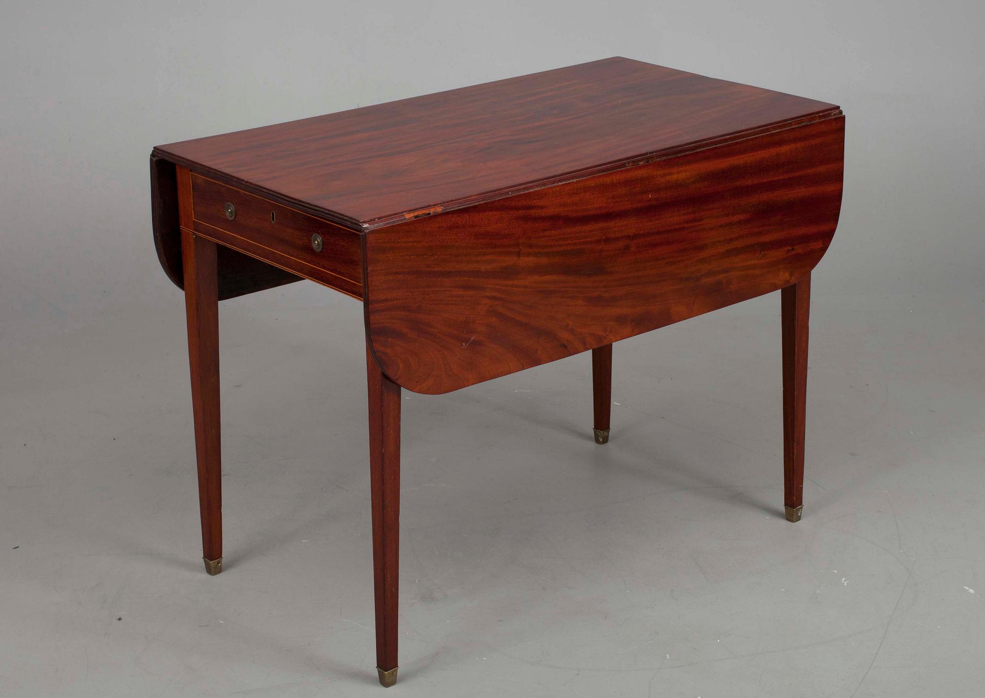 KLAFFBORD, mahogny, s.k. Pembroke table, England, 1800-talets senare hälft.
