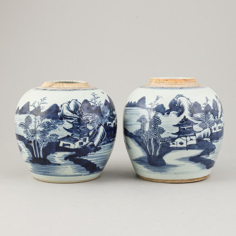 A pair of Qing dyansti ginger jar, 19th century.