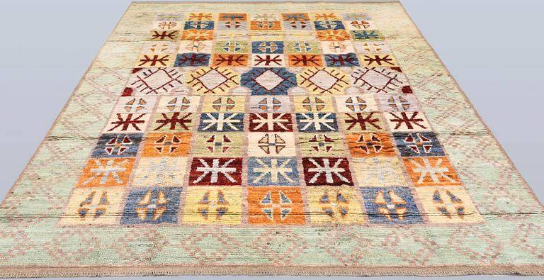 A Moroccan design carpet, c. 299 x 198 cm.