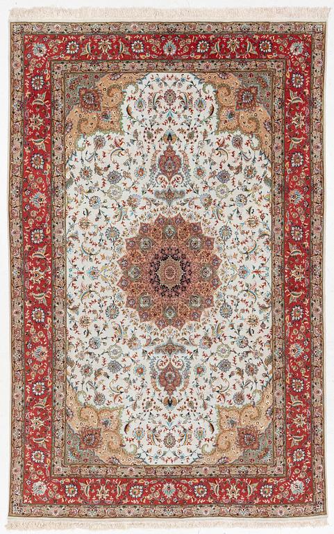 Rug, Tabriz, approx. 312 x 200 cm.