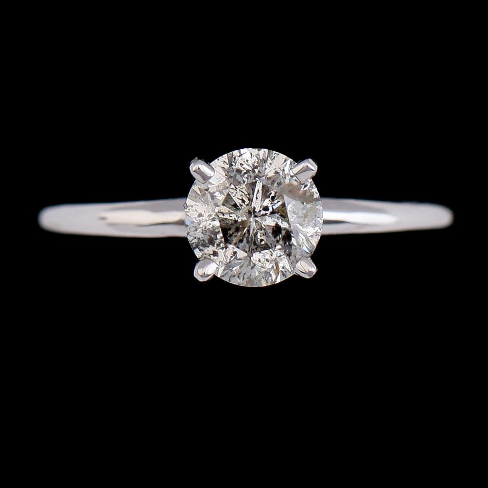 RING, 14 k vitguld, briljantslipad diamant ca 0.88 ct. Vikt ca 2,0 g.