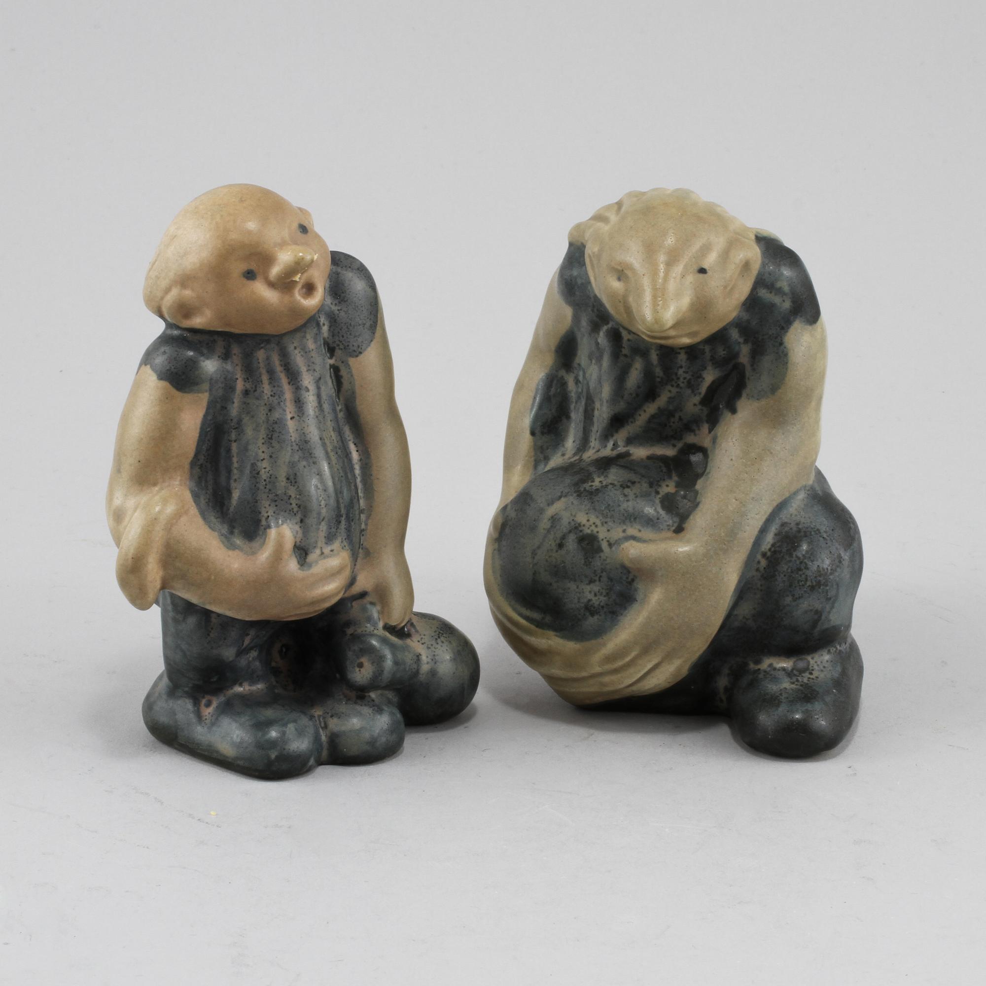 FIGURINER, 2 st, stengods, Åke Holm, signerade, 1900-talets andra hälft.