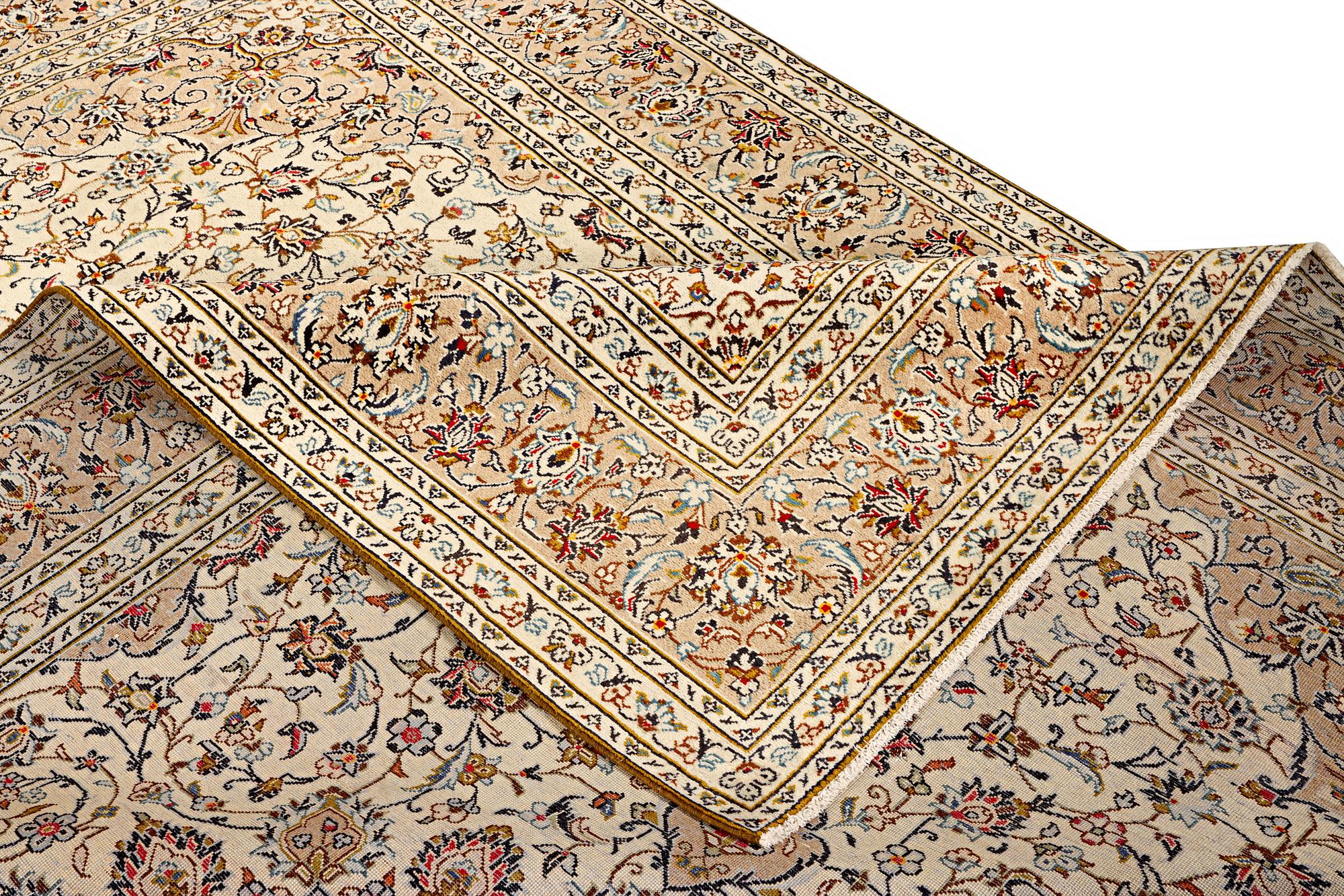 A Kashan carpet, a. 346 x 240 cm.