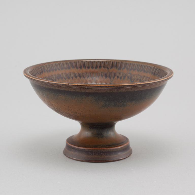 A mid 20th cenutry bowl, designed by Stig Lindberg for Gustavsberg.