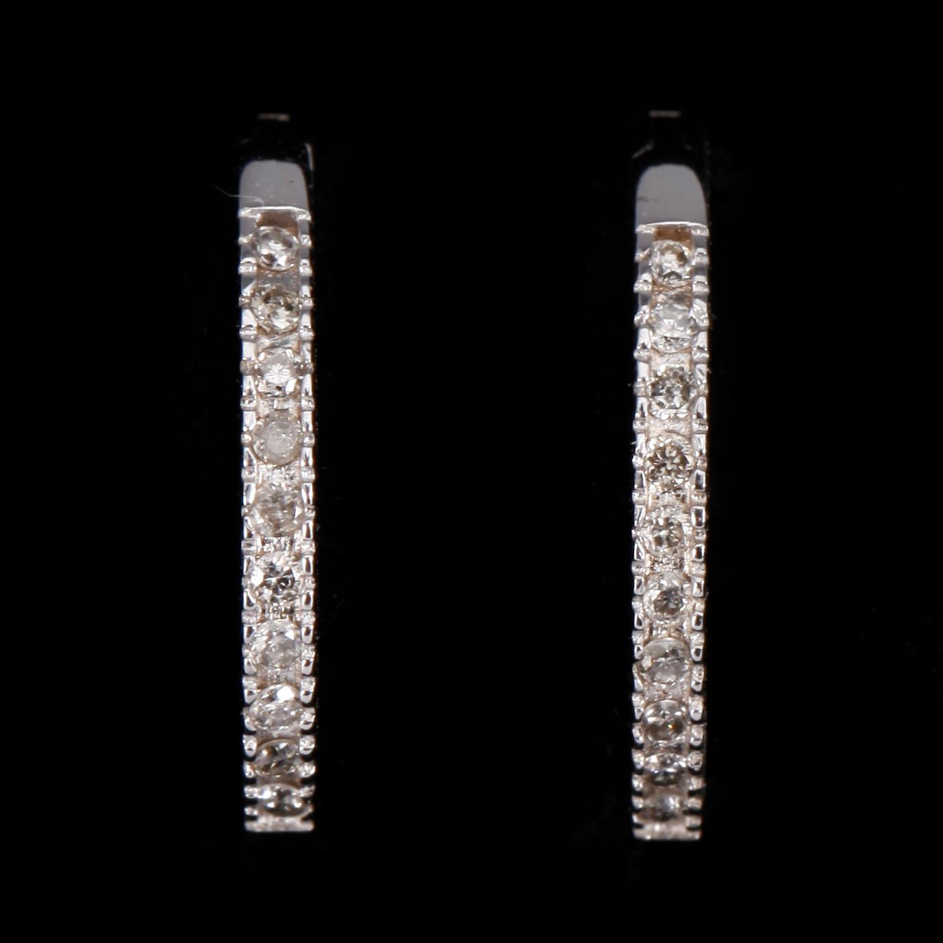 ÖRHÄNGEN, ett par, 14k vitguld med diamanter tot 0,20ct. Vikt ca 2,2 gram.