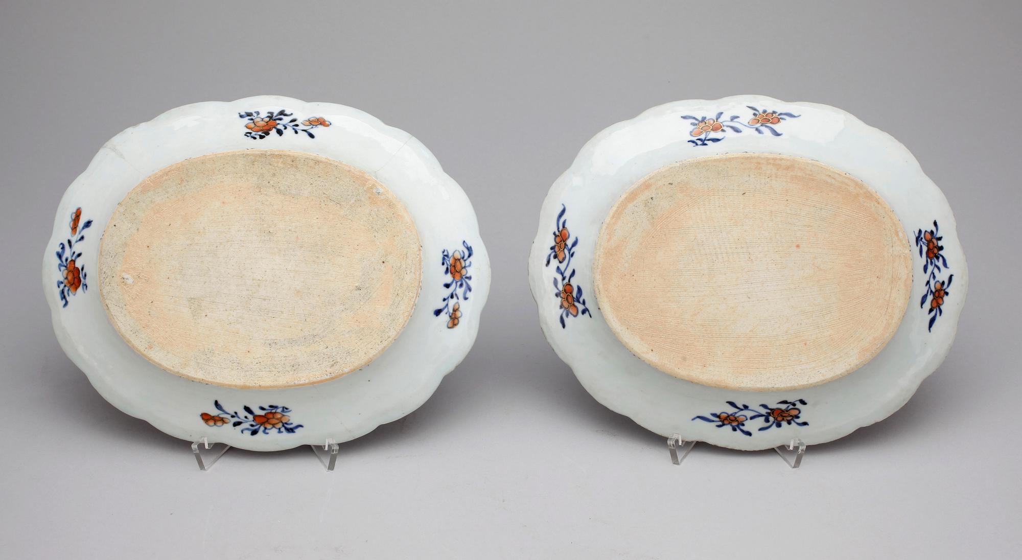 STEKFAT, två stycken, kompaniporslin. Qing dynastin, Qianlong (1736-95).