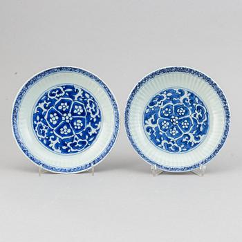 A pair of blue and white dishes, Ming dynasty (1368-1644).