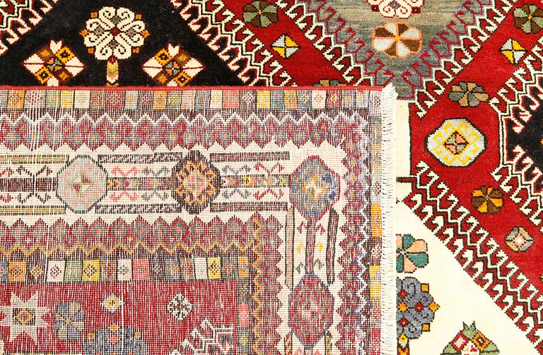 A Qashqai carpet, ca 290 x 210 cm.
