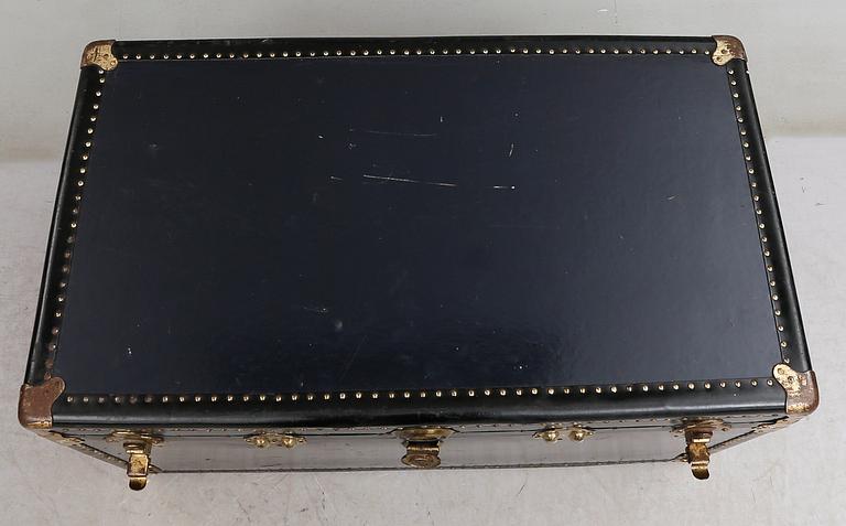 KOFFERT, 1900-talets första hälft.