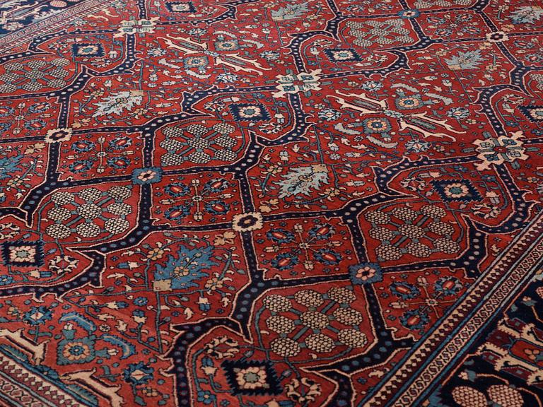 SEMI-ANTIQUE TEHERAN possibly. 301,5 x 219,5 cm.