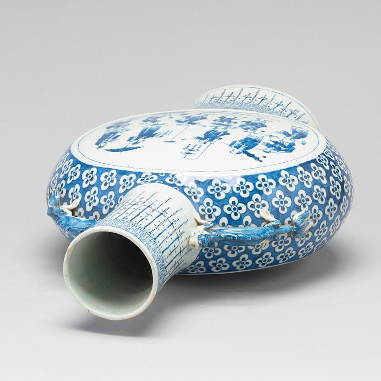 A large blue and white moon flask, Qing dynasty, 19th Century.