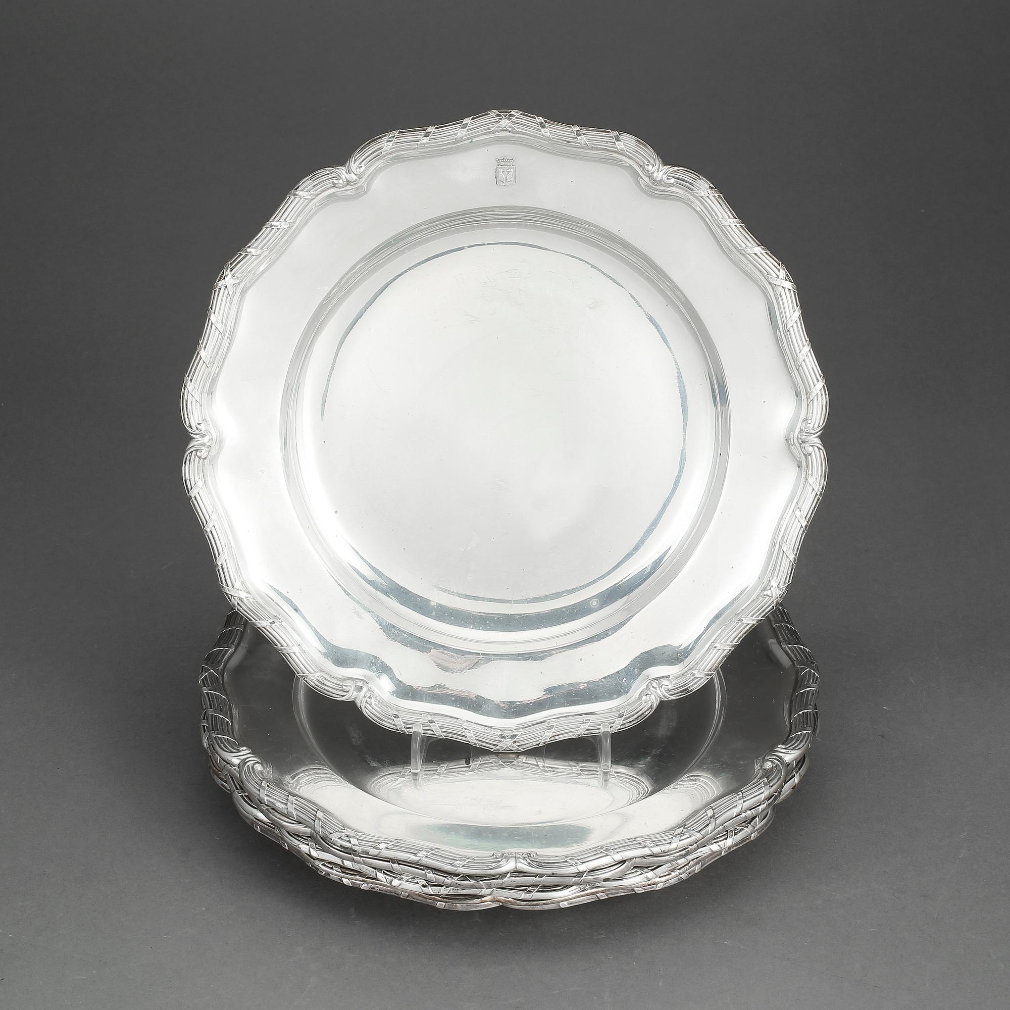 TALLRIKAR, 6 st, silver. Bl a CG Hallberg Stockholm 1905. Ca 3620 gram totalt.