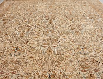 MATTO, a semi-antique Tabriz, ca 593,5 x 398,5 cm.