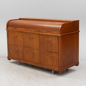 A mid 20th Century mahogany veneered  desk.